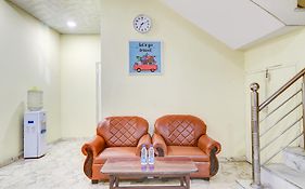 Hotel O Vishwakarma Palace